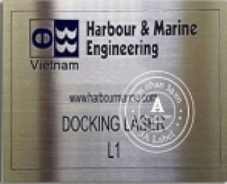 Làm biển chức danh inox để bàn sang trọng, miễn phí thiết kế 
